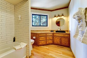 Spacious Cabin w/ 3 Decks: 4 Mi to Lake Tahoe!