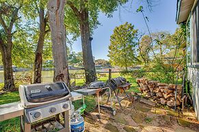 Waterfront Retreat w/ Hot Tub in Gun Barrel City!