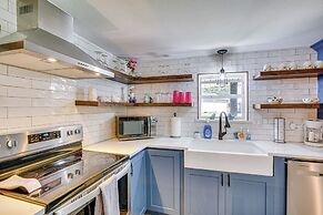 Waterfront Retreat w/ Hot Tub in Gun Barrel City!