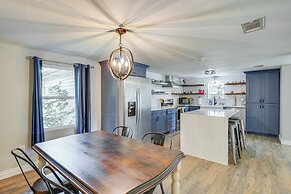 Waterfront Retreat w/ Hot Tub in Gun Barrel City!