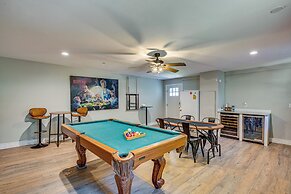 Waterfront Retreat w/ Hot Tub in Gun Barrel City!