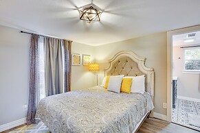 Waterfront Retreat w/ Hot Tub in Gun Barrel City!