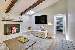 Waterfront Retreat w/ Hot Tub in Gun Barrel City!