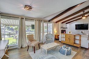 Waterfront Retreat w/ Hot Tub in Gun Barrel City!