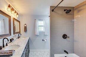 Waterfront Retreat w/ Hot Tub in Gun Barrel City!