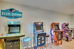 Waterfront Retreat w/ Hot Tub in Gun Barrel City!