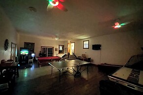8-acre Bridgman Oasis: Pool, Hot Tub & Game Room