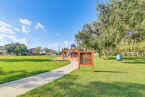 5 Mi to Texas City Dike & Beach: Home w/ Yard!