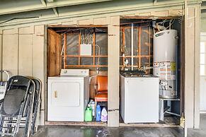 5 Mi to Texas City Dike & Beach: Home w/ Yard!