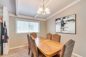 5 Mi to Texas City Dike & Beach: Home w/ Yard!