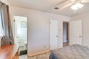 5 Mi to Texas City Dike & Beach: Home w/ Yard!