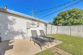 5 Mi to Texas City Dike & Beach: Home w/ Yard!