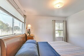 5 Mi to Texas City Dike & Beach: Home w/ Yard!