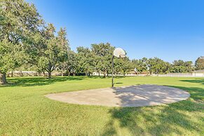 5 Mi to Texas City Dike & Beach: Home w/ Yard!