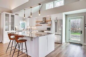 Custom-built Home Near Piscataqua River!