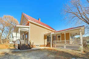 18 Mi to Skiing: Colorful Home in Springfield!