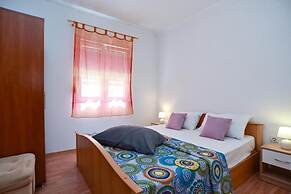 Welcoming Apartment With Shared Pool