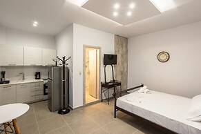 Filiatra Welcoming Hideaway - A Cozy Urban Escape