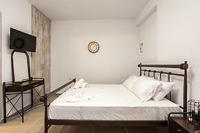 Filiatra Welcoming Hideaway - A Cozy Urban Escape