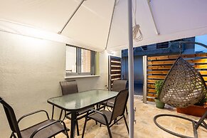 Filiatra Welcoming Hideaway - A Cozy Urban Escape