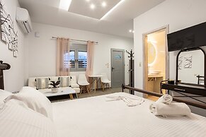 Filiatra Welcoming Hideaway - A Cozy Urban Escape