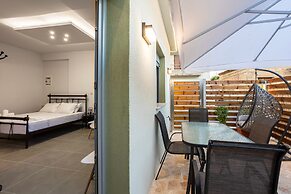 Filiatra Welcoming Hideaway - A Cozy Urban Escape