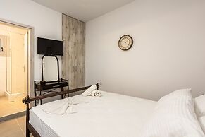 Filiatra Welcoming Hideaway - A Cozy Urban Escape