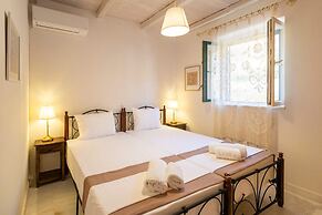 Verga Stone Haven - Seafront Waves Embrace