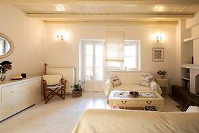 Verga Stone Haven - Seafront Waves Embrace