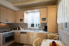 Verga Stone Haven - Seafront Waves Embrace