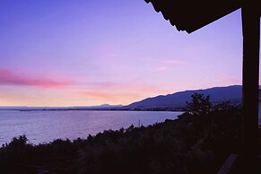 Verga Stone Haven - Seafront Waves Embrace