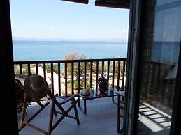 Verga Stone Haven - Seafront Waves Embrace