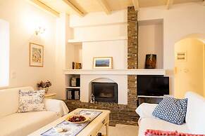 Verga Stone Haven - Seafront Waves Embrace