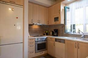 Verga Stone Haven - Seafront Waves Embrace