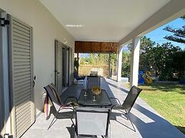 Kalamata Garden Haven - Escape Amidst Greenery