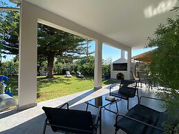 Kalamata Garden Haven - Escape Amidst Greenery