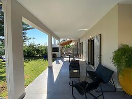 Kalamata Garden Haven - Escape Amidst Greenery