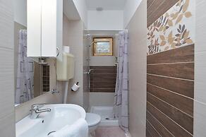 Spacious Apartment With Garden