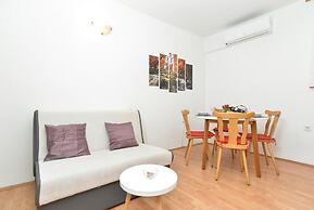 Spacious Apartment With Garden