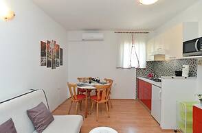 Spacious Apartment With Garden