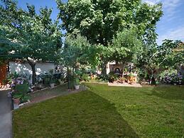 Welcoming Apartment With Garden
