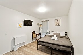 Central Bellevue Guesthouse 2 Bedroom Duplex