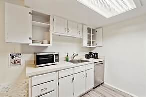 Central Bellevue Guesthouse 2 Bedroom Duplex