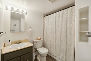 Central Bellevue Retreat 2 Bedroom Duplex
