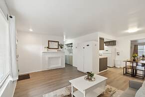 Central Bellevue Retreat 2 Bedroom Duplex