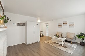 Central Bellevue Retreat 2 Bedroom Duplex