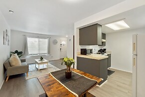 Central Bellevue Retreat 2 Bedroom Duplex