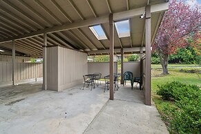 Central Bellevue Retreat 2 Bedroom Duplex