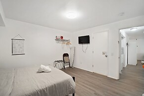 Central Bellevue Retreat 2 Bedroom Duplex