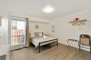 Central Bellevue Retreat 2 Bedroom Duplex